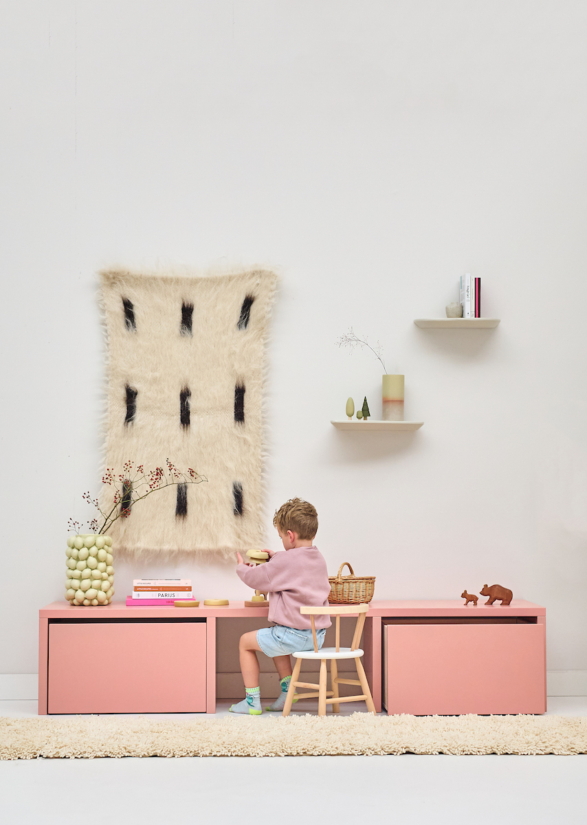 Creëer een fijne speelkamer met stijlvolle kindermeubels en opbergoplossingen van Bibelotte. Duurzaam, multifunctioneel en snel geleverd.